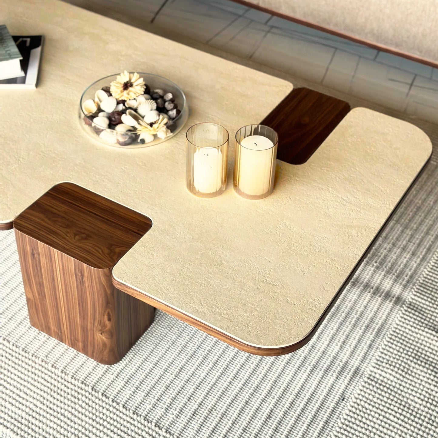 Alaca koleksiyonu - Traverten seramik tablalı, ceviz ayaklı dikdörtgen orta sehpa