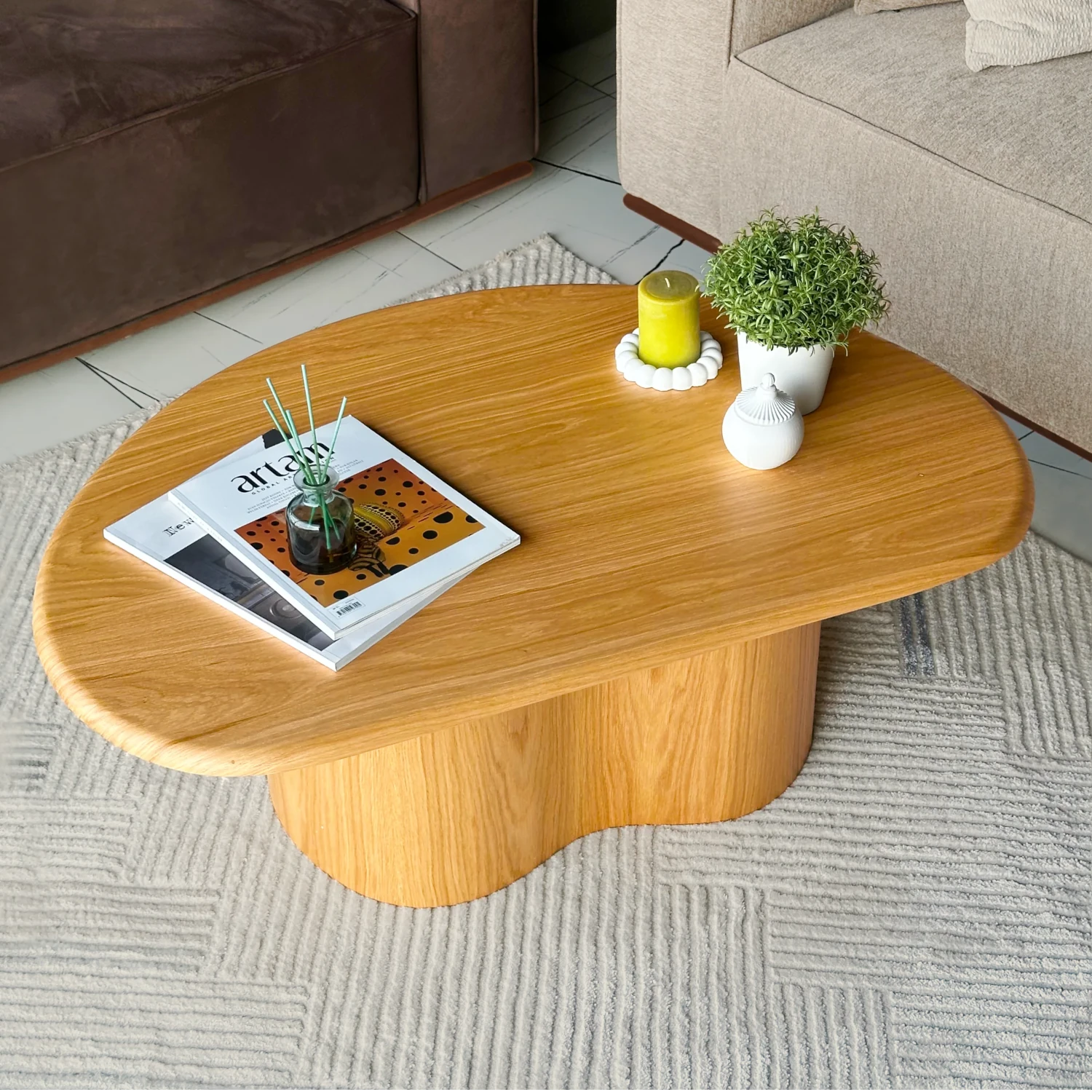 Avina koleksiyonu - Meşe tablalı, meşe ayaklı amorf orta sehpa