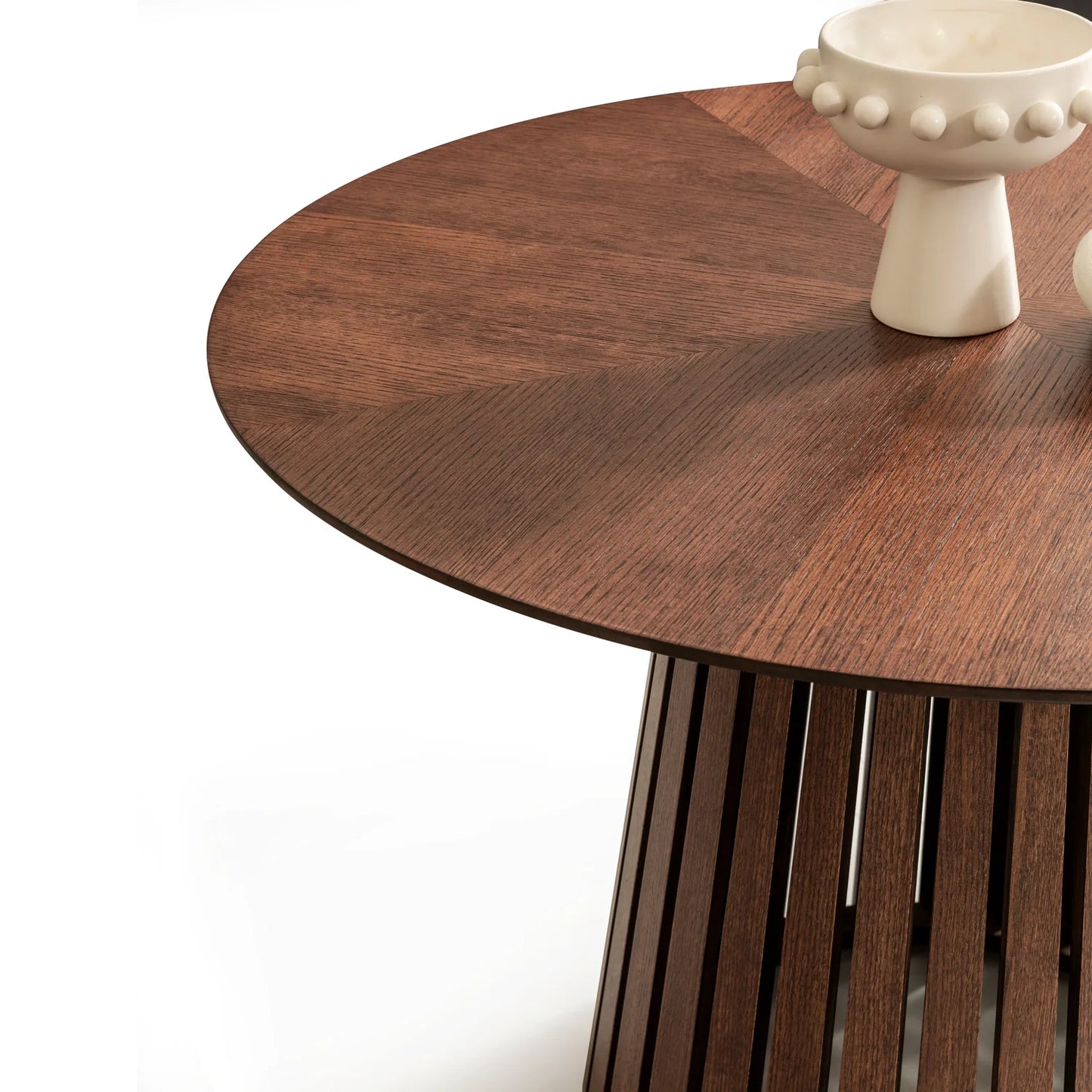 Focus koleksiyonu - Kahverengi meşe tabla ve ayaklı yuvarlak yemek masası