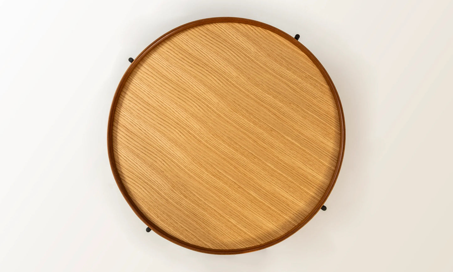 Harmonia koleksiyonu - Meşe tablalı, ceviz raflı, siyah metal ayaklı, 60 cm yuvarlak orta sehpa