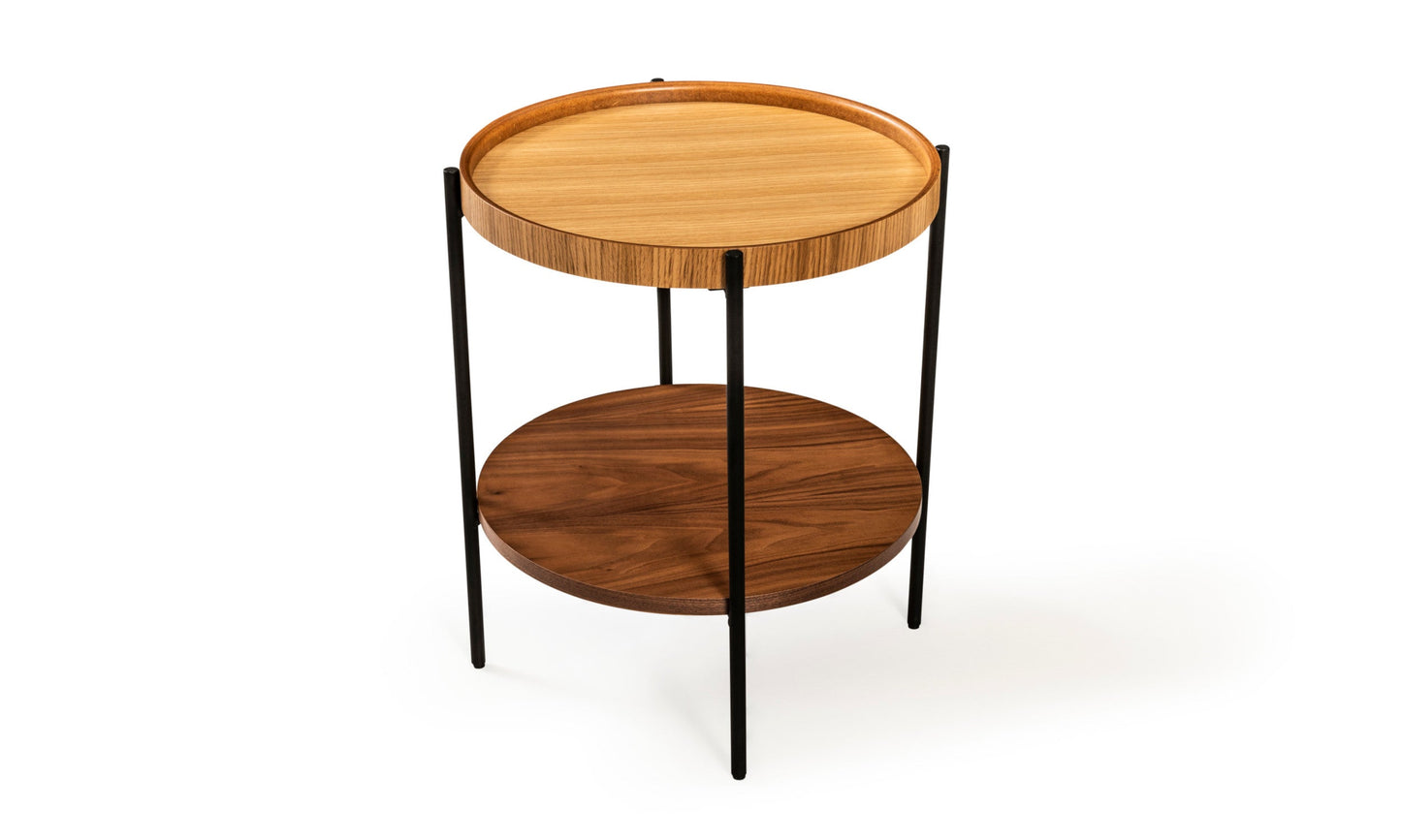 Harmonia koleksiyonu - Meşe tablalı, ceviz raflı, siyah metal ayaklı yuvarlak yan sehpa