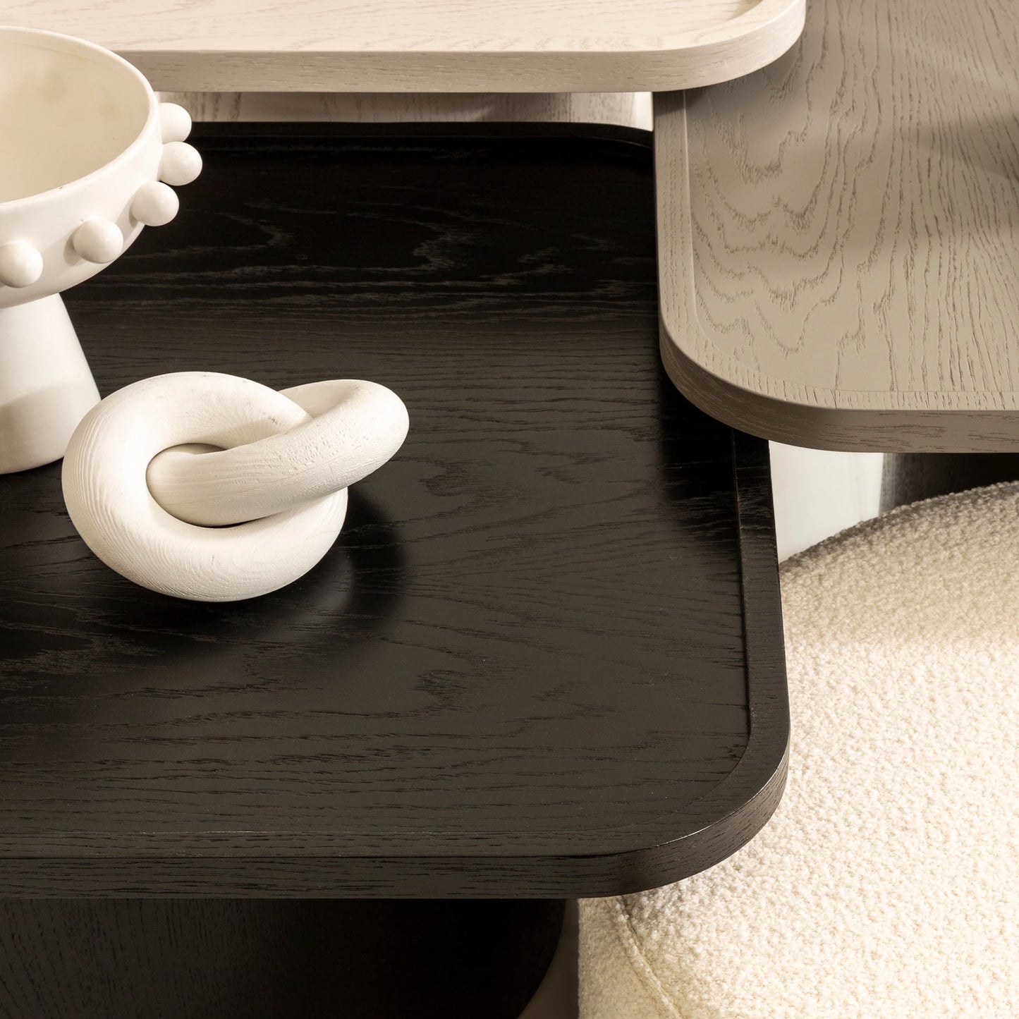 Kuvars koleksiyonu - Siyah meşe tabla ve ayaklı kare 70 cm orta sehpa