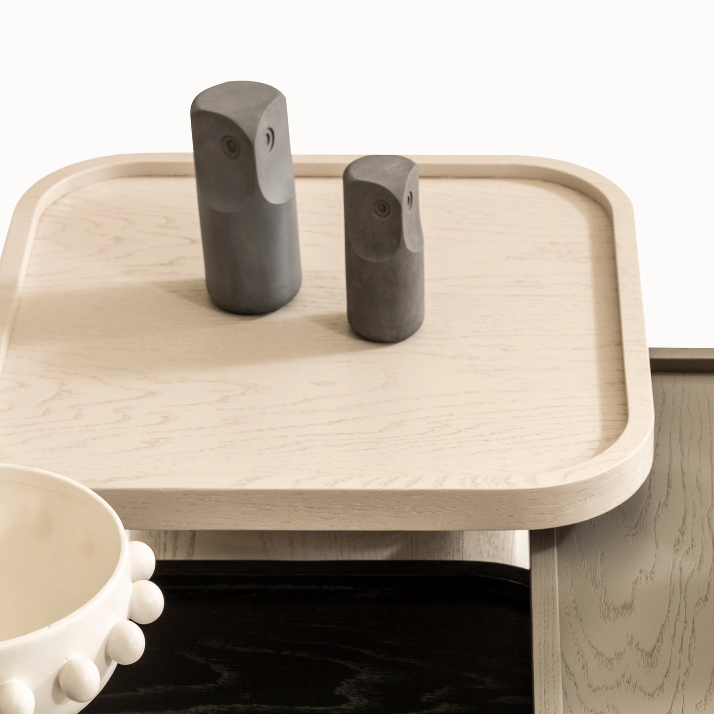 Kuvars koleksiyonu - Bej meşe tabla ve ayaklı kare 50 cm yan sehpa