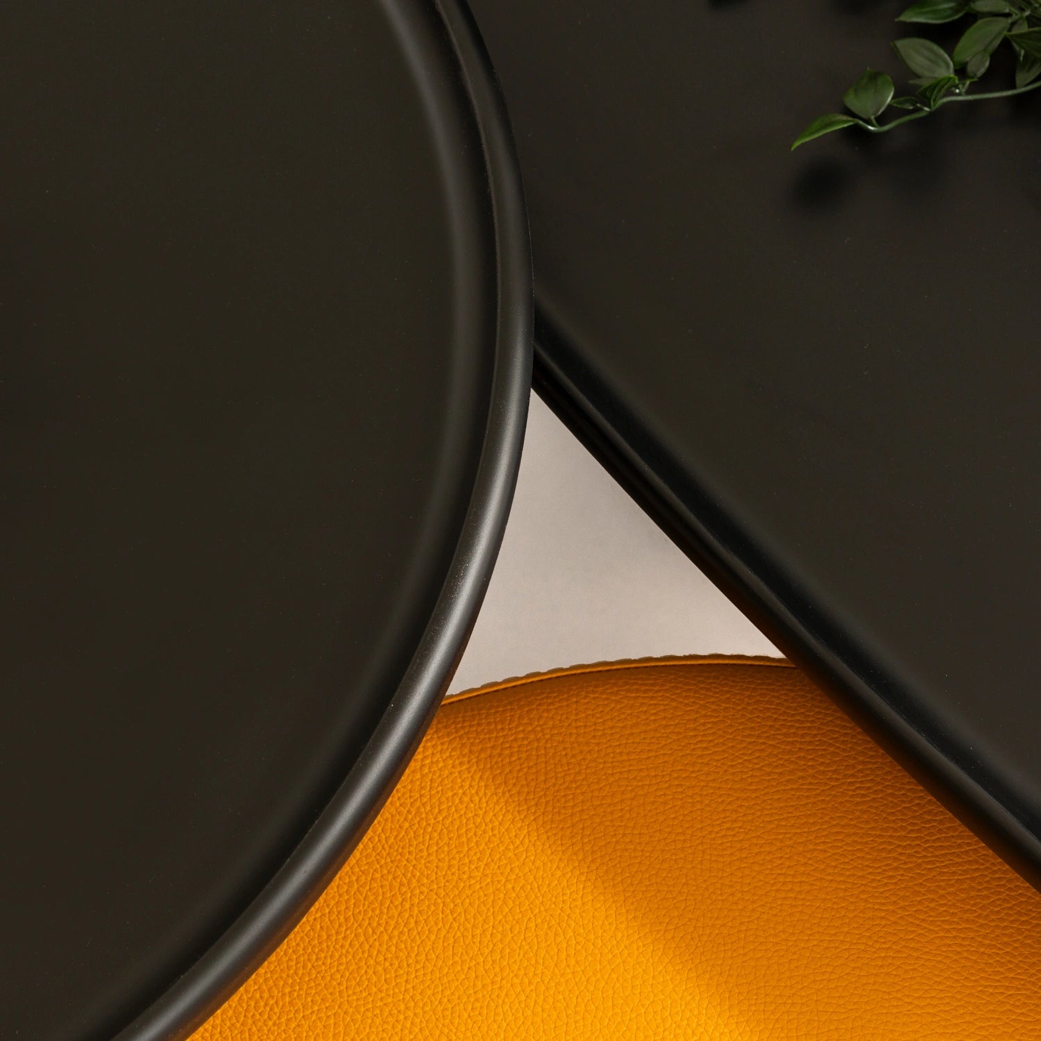 Moro koleksiyonu - Siyah boyalı mdf tabla ve ayaklı dikdörtgen orta sehpa ve yuvarlak yan sehpa