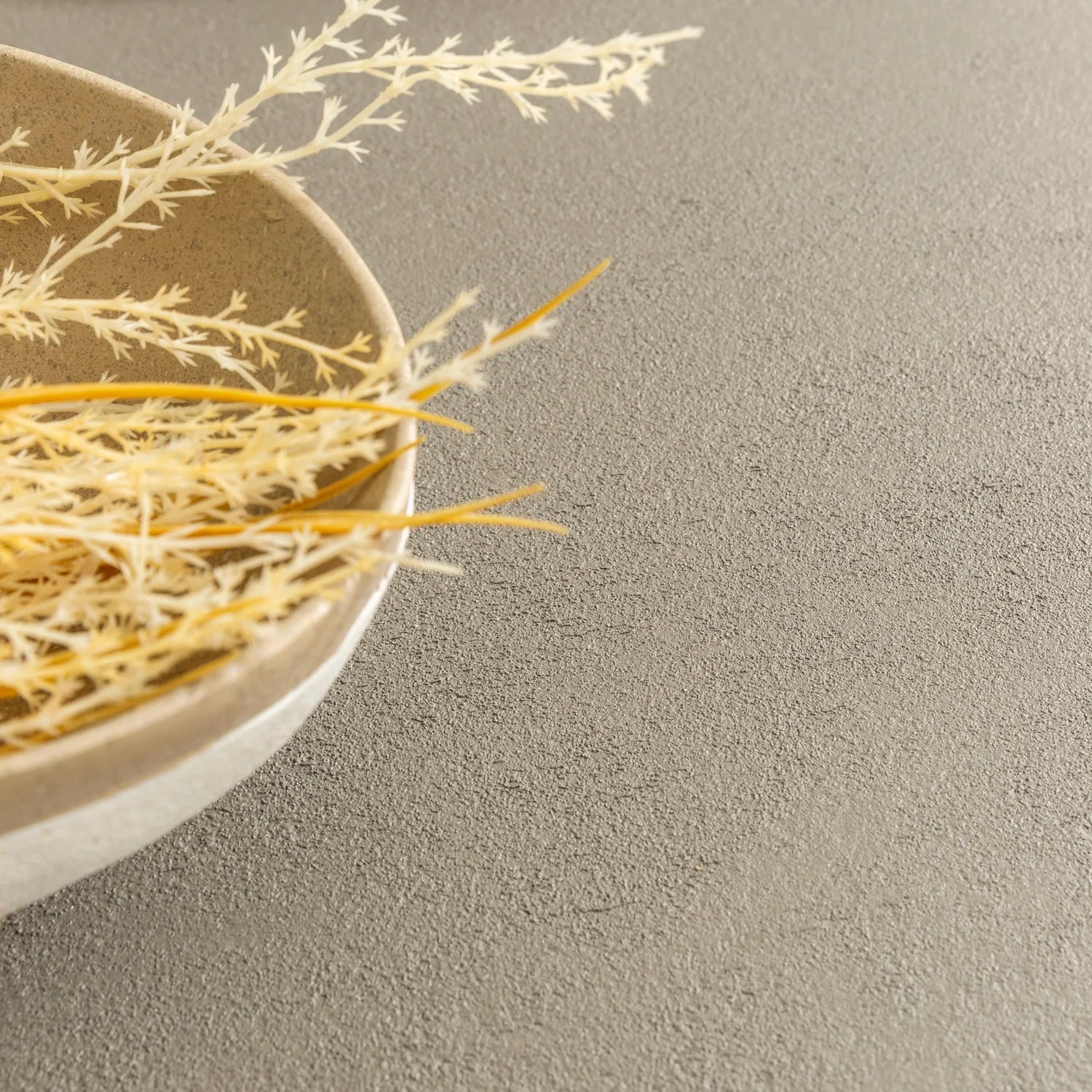 Nebula koleksiyonu - Antrasit beton kaplama mdf tabla ve ayaklı amorf yan sehpa